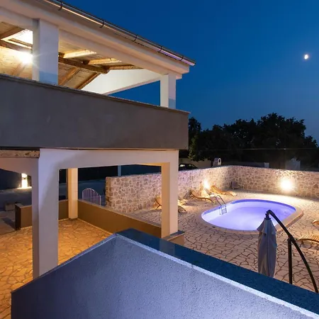 5 Bedroom Gorgeous In *