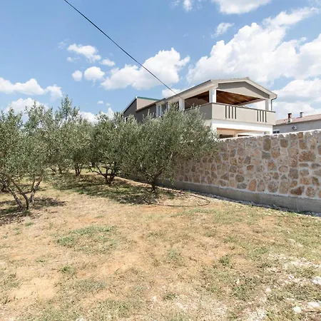 5 Bedroom Gorgeous In Vikendica Podlug