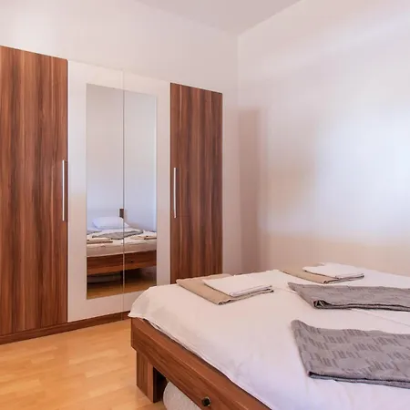 5 Bedroom Gorgeous In