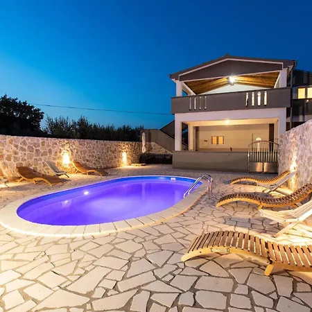 5 Bedroom Gorgeous In * Podlug