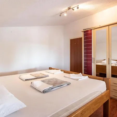 5 Bedroom Gorgeous In 別荘 Podlug