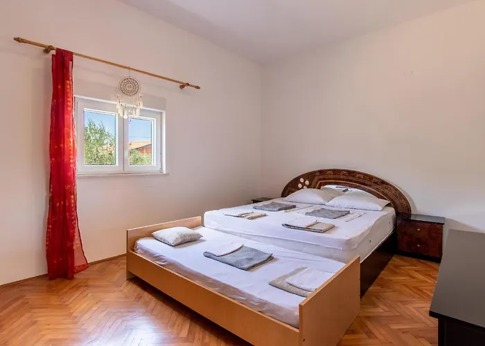 5 Bedroom Gorgeous In