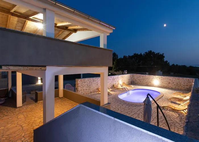 5 Bedroom Gorgeous In *