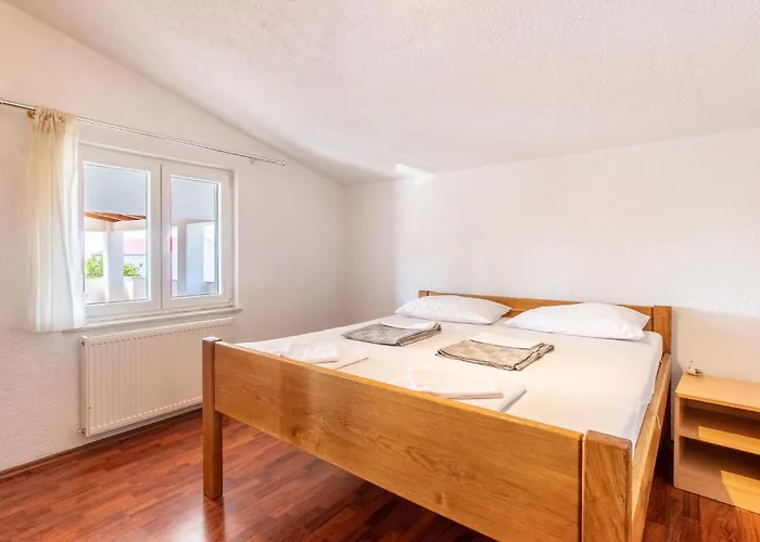 Vikendica 5 Bedroom Gorgeous In Podlug