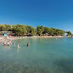 Дом отдыха 5 Bedroom Gorgeous In *