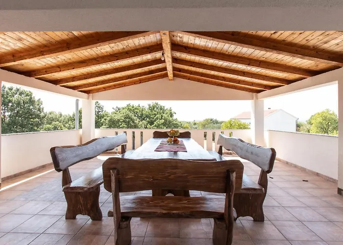5 Bedroom Gorgeous In *