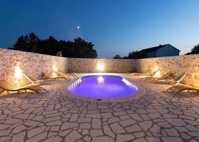5 Bedroom Gorgeous In