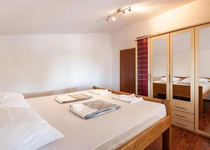 5 Bedroom Gorgeous In 펜션 Podlug